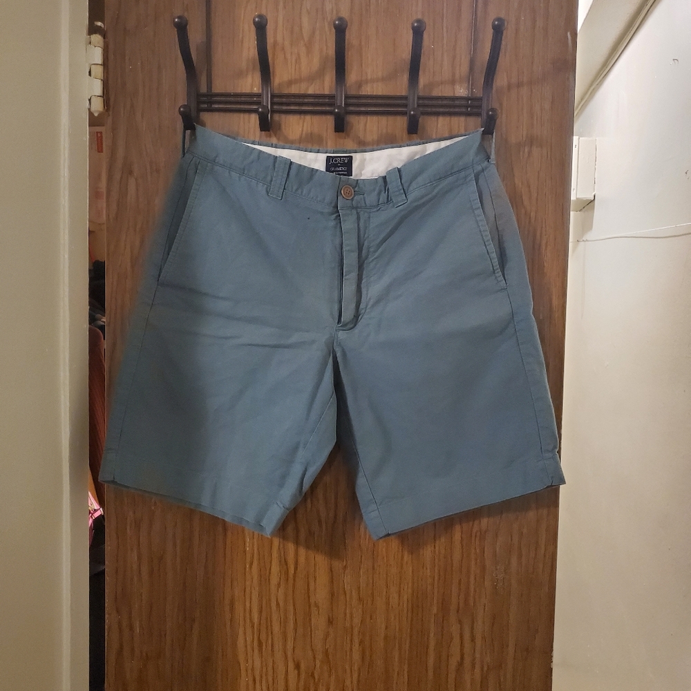 9" short in garment-dyed cotton
